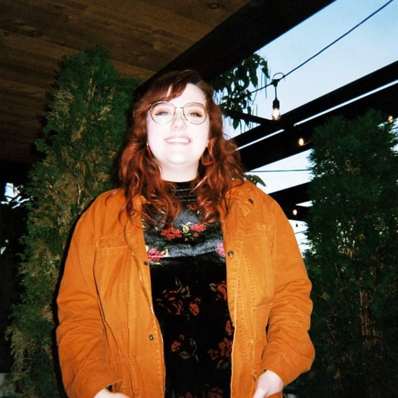 Meet your Posh Ambassador, Alexis - Picture 3 of 11